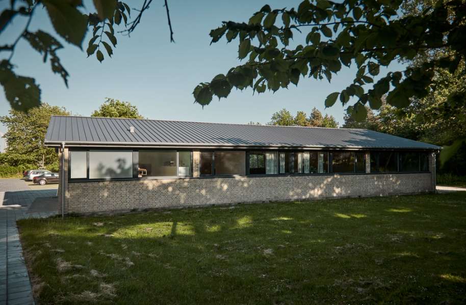 DS Nordic Klickfalz ersetzt Wellfaserzementtafeln, Gammel Kongevej 9, 9400 Nørresundby, Dänemark